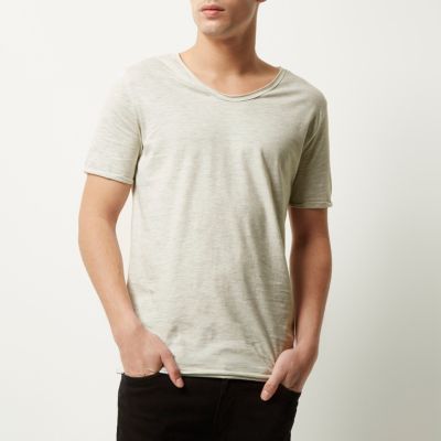 Ecru rounded V-neck t-shirt